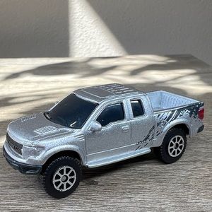 2010 Maisto Fresh Metal Ford F-150 SVT Raptor Truck Silver Grey Die Cast Toy Car